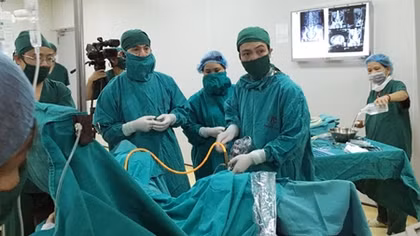 Tiến sĩ y học phải học chương trình bác sĩ y khoa mới được khám, chữa bệnh