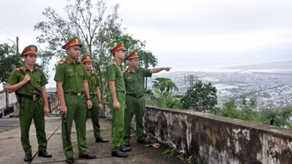 Canh giữ mùa xuân trên “cổng trời” Chóp Chài