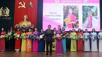 Duyên dáng áo dài – Phụ nữ Công an Đắk Nông
