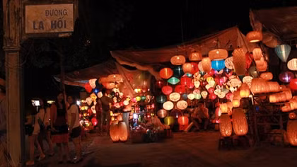 Hội An chào năm mới 2017 và đón du khách thứ 2 triệu
