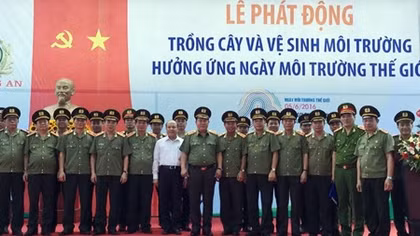 Lực lượng CAND chung tay góp sức bảo vệ môi trường