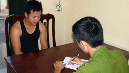 Bị hiếp dâm khi đang ngồi tâm sự với bạn trai