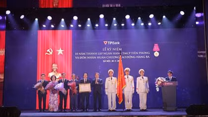  TPBank đón nhận Huân chương lao động Hạng Ba