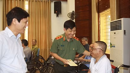Bộ Công an thăm hỏi, tặng quà các thương bệnh binh tại Bắc Ninh