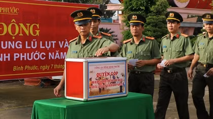 Quyên góp hơn 500 triệu ủng hộ đồng bào miền Trung