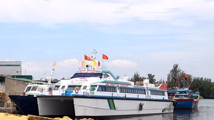 Tàu cao tốc tuyến Sa Kỳ - Lý Sơn để nằm bờ