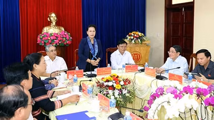 Chủ tịch Quốc hội làm việc với lãnh đạo tỉnh Kon Tum