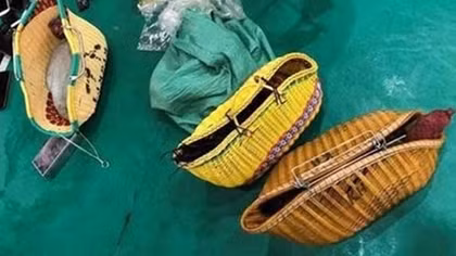 Bắt sới gà, thu giữ 160 triệu đồng và 50 điện thoại