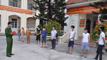 Bắt giữ gần chục đối tượng đánh bạc giữa mùa dịch COVID-19