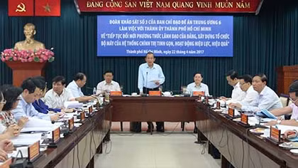 Phó Thủ tướng Thường trực Trương Hòa Bình làm việc với Thành ủy TPHCM
