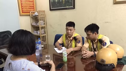 Người phụ nữ mang bầu định nhảy cầu Chương Dương tự tử