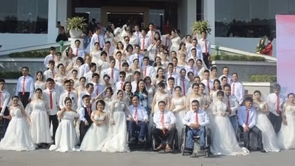 Lễ thành hôn ngời sáng của những người không nhìn thấy, không nghe thấy, không nói được với nhau...