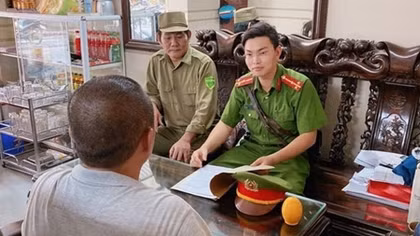 Người thắp lại niềm tin