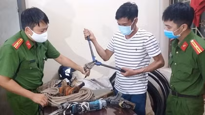 Thợ điện nghiện ma túy 29 lần cắt trộm dây điện tại trạm biến áp 