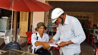 Người đàn ông bán vé số trở thành công chức huyện