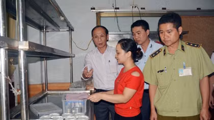 Thức ăn đường phố và nỗi lo mất an toàn vệ sinh thực phẩm