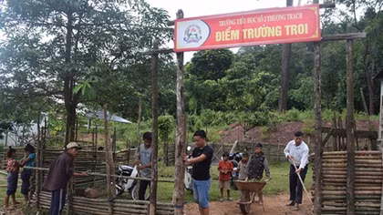 Gian nan cõng chữ lên non
