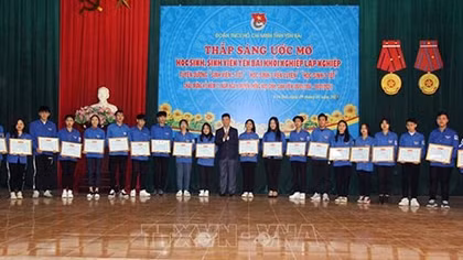 Tuyên dương nhiều tấm gương học sinh, sinh viên tiêu biểu 