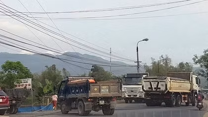 Khu vực mố cầu Đại Lộc tiềm ẩn tai nạn giao thông