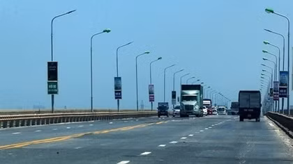 Tổ chức phân luồng để sửa chữa mặt cầu Thăng Long