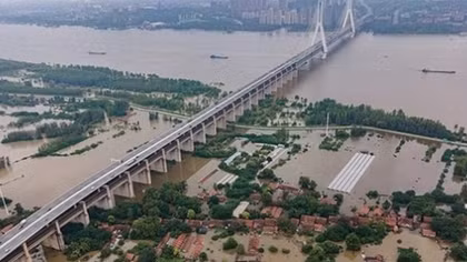 Trung Quốc ban hành cảnh báo đỏ lũ trên sông Dương Tử