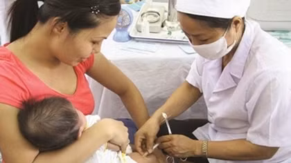 Tăng cường phòng bệnh sởi và ho gà ở trẻ chưa đến tuổi tiêm chủng
