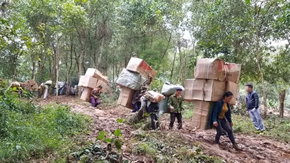 Đề nghị xác minh tình trạng “cõng hàng lậu” tại Lạng Sơn