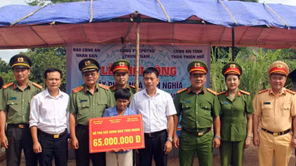 Tặng nhà tình nghĩa cho các gia đình Công an xã khó khăn tại tỉnh Thừa Thiên - Huế