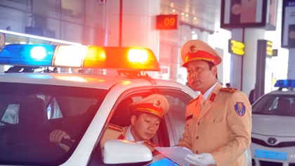 Họ là Cảnh sát dẫn đoàn
