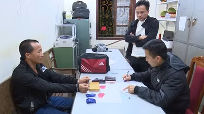 Bắt con nghiện cùng 1 bánh heroin và hơn 500 viên ma túy 