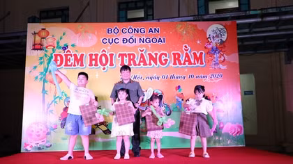 Tưng bừng đêm hội trăng rằm Cục Đối ngoại, Bộ Công an