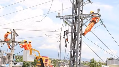 EVN Hà Nội mở đường dây nóng phục vụ khách hàng dịp cao điểm