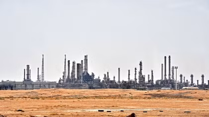 Cháy nhà máy dầu Saudi, nóng thị trường thế giới