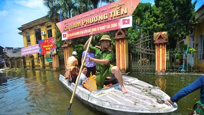Tô thắm hình ảnh đẹp người chiến sĩ Công an nhân dân