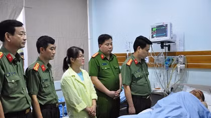 Thượng úy CSGT bị người vi phạm tông vào đã qua cơn nguy kịch
