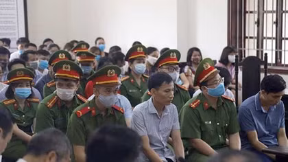 Vụ gian lận điểm thi ở Hoà Bình: Bị cáo nói nhận 300 triệu đồng, phụ huynh bảo không đưa