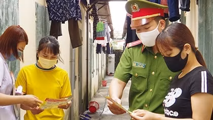 Công an cơ sở làm tổ trưởng tổ COVID cộng đồng