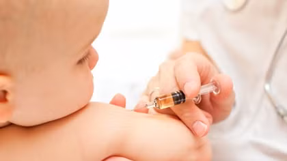 Thí điểm tiêm vaccin viêm gan B cho trẻ sơ sinh tại nhà