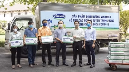 Vinamilk ủng hộ tuyến đầu chống dịch gần 15 tỷ đồng