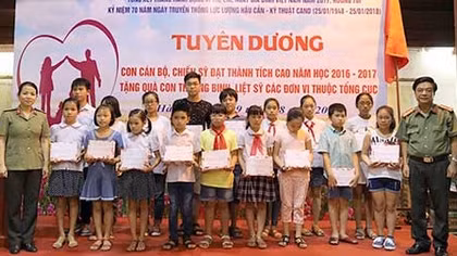 Tuyên dương 243 cháu đạt thành tích cao trong học tập năm học 2016 - 2017