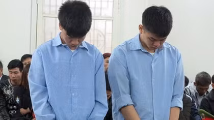 Ném gạch vào người khác, hai thanh niên lĩnh án 34 năm tù