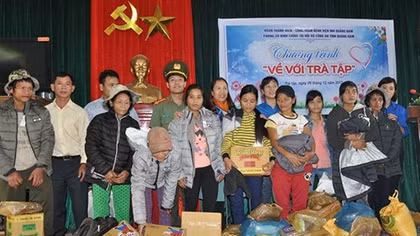 Tặng 414 suất quà Tình nguyện mùa đông