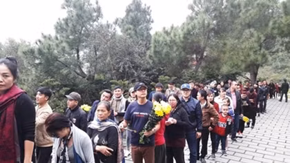 Hàng ngàn người dâng hương, viếng Đại tướng Võ Nguyên Giáp