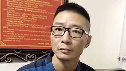 Khống chế thành công người đàn ông đổ xăng dọa tự thiêu