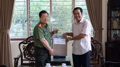 Công an tỉnh Thái Nguyên thăm, tặng quà các gia đình chính sách