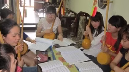 Trai - cốp cô Nha