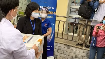 Sáng 8/3, Việt Nam bắt đầu tiêm vaccine COVID-19 ở nhiều nơi