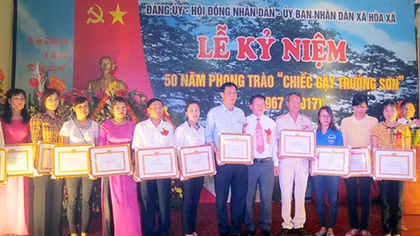 Khơi dậy ký ức “Chiếc gậy Trường Sơn” qua những trang viết