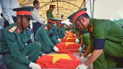 An táng hài cốt liệt sĩ quân tình nguyện và chuyên gia Việt Nam hy sinh tại Campuchia 