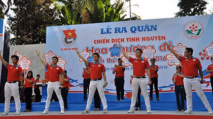 Ra quân chiến dịch tình nguyện Hoa phượng đỏ 2016